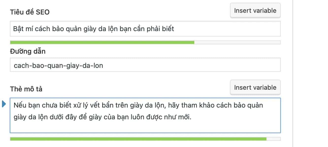 Giày da lộn được nhồi giấy hút ẩm và làm khô tự nhiên