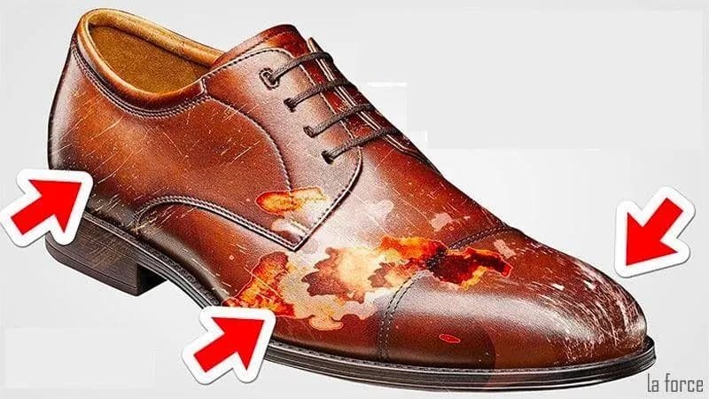 Giày tây da bị bong tróc lộ nền ở mũi giày — tình trạng cần phục hồi màu