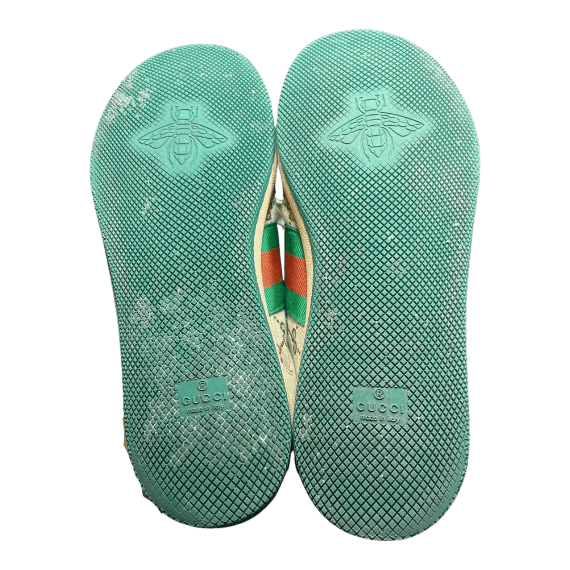 Đế giày trước khi dán sole bảo vệ