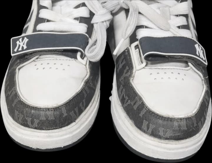Đôi sneaker trước và sau khi vệ sinh tại EXTRIM (Sau)