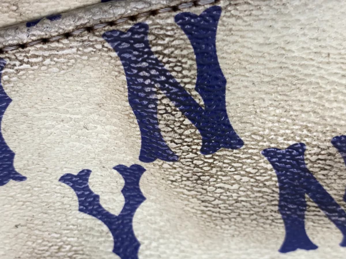 Cận cảnh túi canvas họa tiết trước và sau khi vệ sinh tại EXTRIM trước