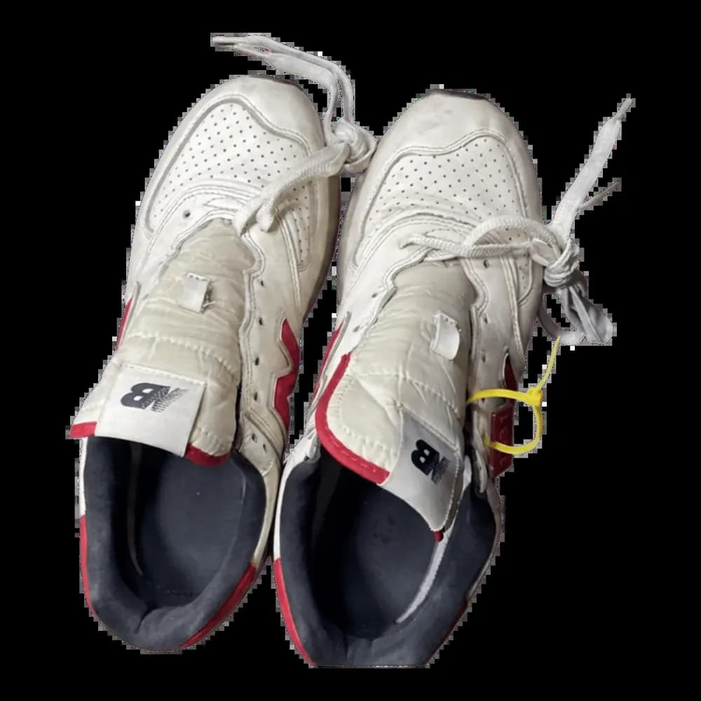 Sneaker New Balance bám bẩn trước khi vệ sinh chuyên sâu tại EXTRIM