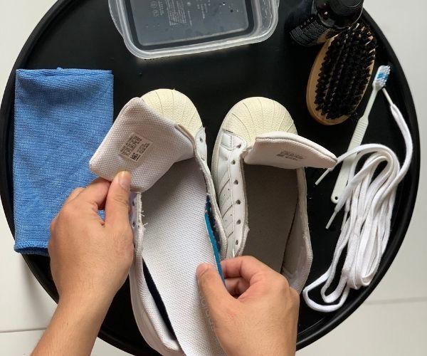 Hướng dẫn đầy đủ cách làm sạch lót giày có mùi (Phần 2)
