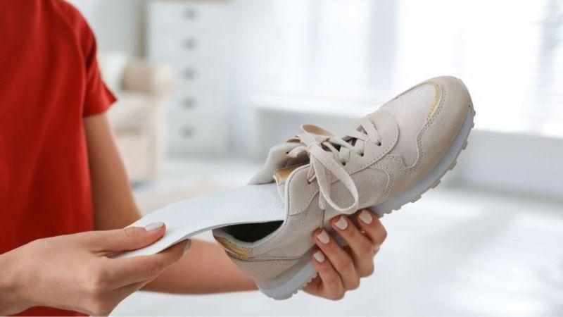 Hướng dẫn đầy đủ cách làm sạch lót giày có mùi (Phần 1)