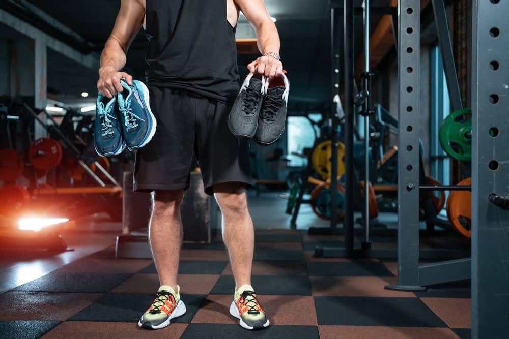 Phân biệt giày thể thao & giày tập luyện. Khi nào nên mang giày tập luyện?