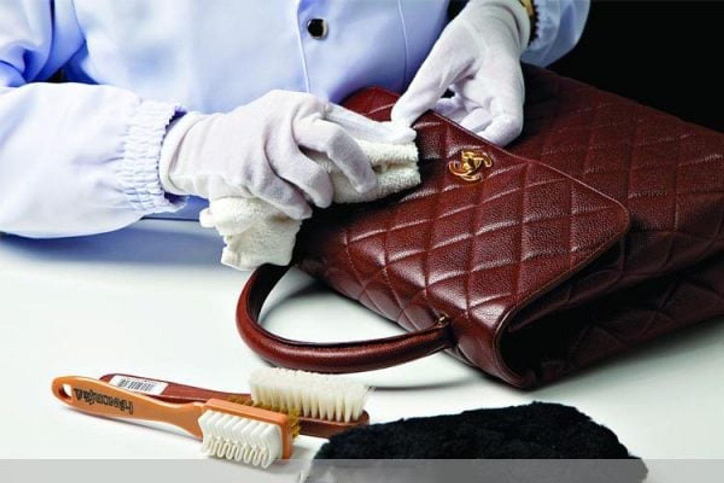 Top 4 địa chỉ vệ sinh túi xách hàng hiệu cực uy tín tại TP.HCM