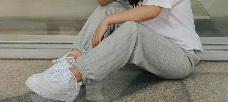 Cách phối đồ với giày Nike trắng thu hút mọi ánh nhìn