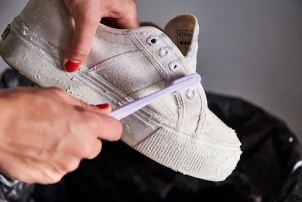 Làm thế nào để giặt giày sneaker ngay tại nhà chỉ trong một nốt nhạc