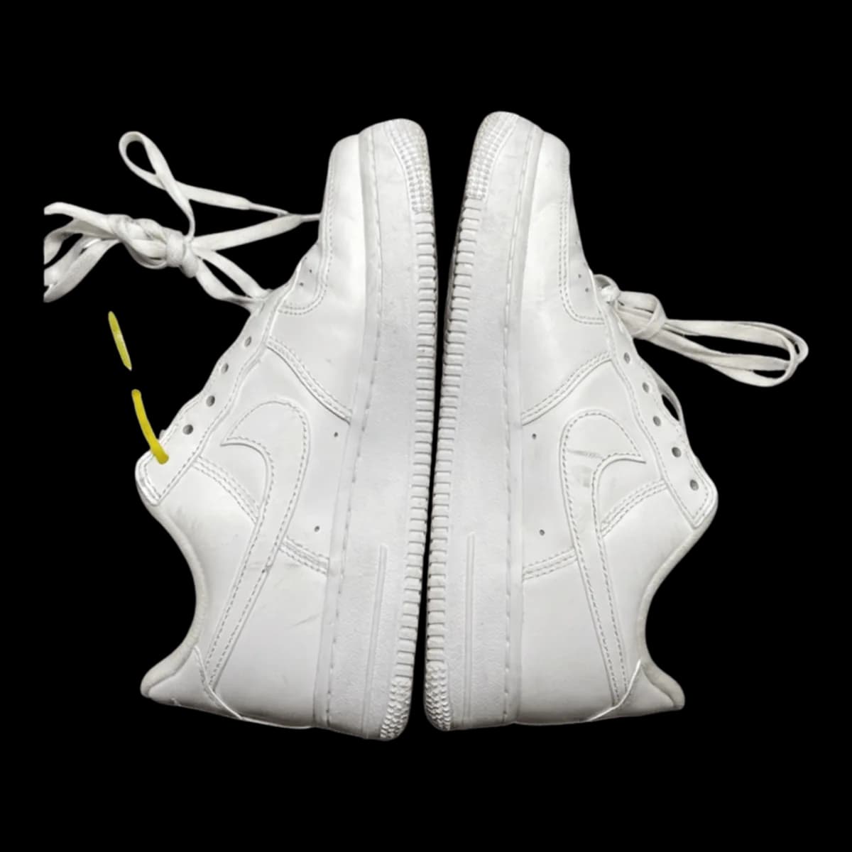 Vệ sinh spa sneaker Nike - before chi-tiet at EXTRIM