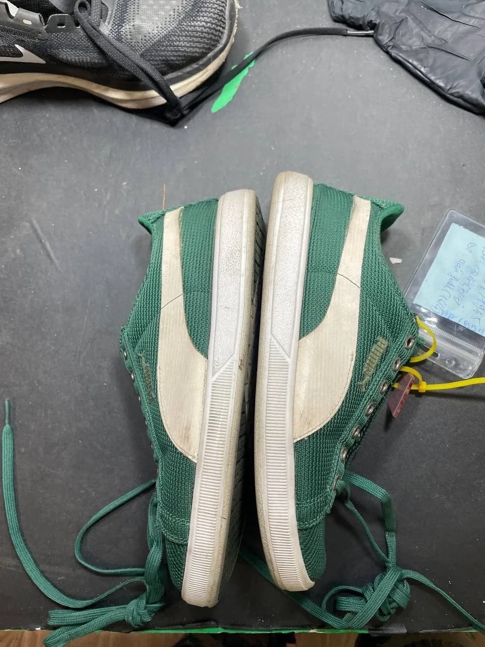 Trước khi spa phục hồi giày da lộn: Puma Suede xanh lá (Puma Suede xanh lá (da lộn))
