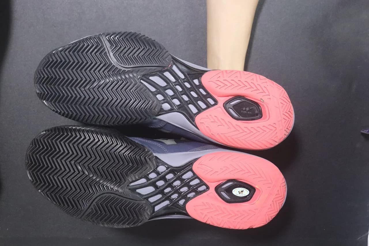 Sau khi ốp mặt đế giày pickleball / tennis tại EXTRIM: OS - Ốp mặt đế Pick/ Tennis/ Chế Độ - Mizuno (117902/1598) hoàn thiện sạch đẹp