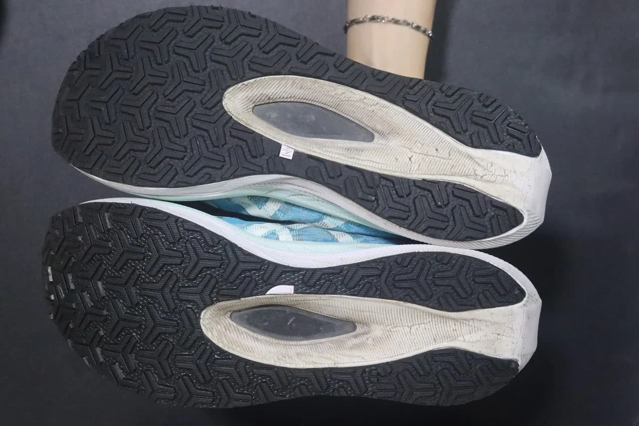 Sau khi ốp mặt đế cao su chống trượt tại EXTRIM: Ốp Mặt Đế - TNF Đen - Asics (119229/1114) hoàn thiện sạch đẹp