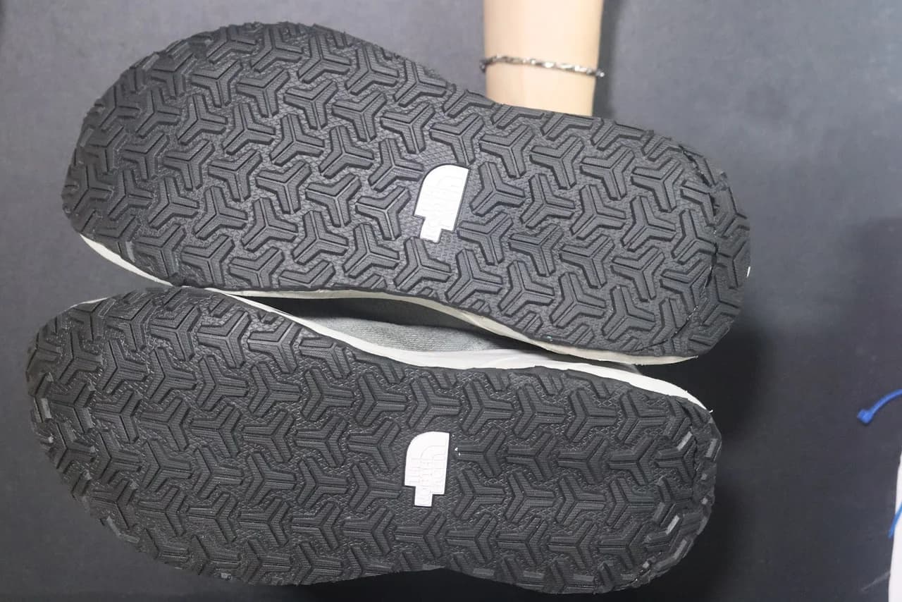 Sau khi ốp mặt đế cao su chống trượt tại EXTRIM: Ốp Mặt Đế - TNF Đen - Hoka (119321/274) hoàn thiện sạch đẹp