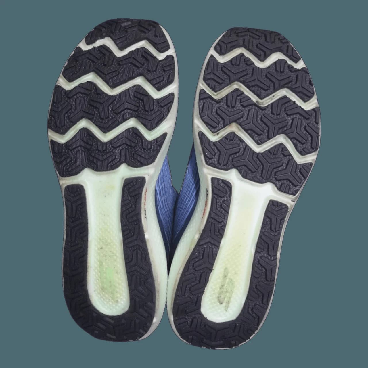 Sau khi ốp mặt đế cao su chống trượt tại EXTRIM: Skechers xanh navy — ốp mặt đế hoàn thiện sạch đẹp