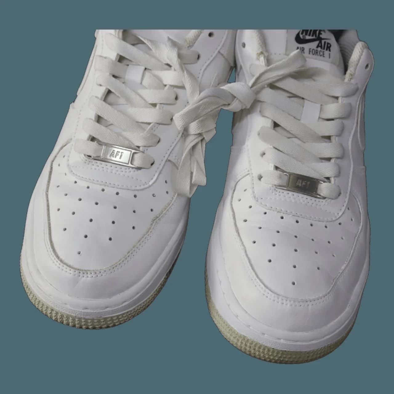 Sau khi sơn phục hồi đế giày (repaint đế) tại EXTRIM: Nike AF1 Low trắng — đế ố vàng → trắng hoàn thiện sạch đẹp