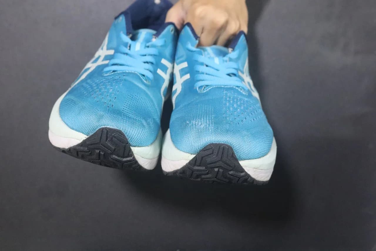 Sau khi phục hồi toàn diện (khâu vá thẩm mỹ thân & gót giày) tại EXTRIM: Khâu Vá Thân - Tiêu Chuẩn - Asics (119229/1114) hoàn thiện sạch đẹp