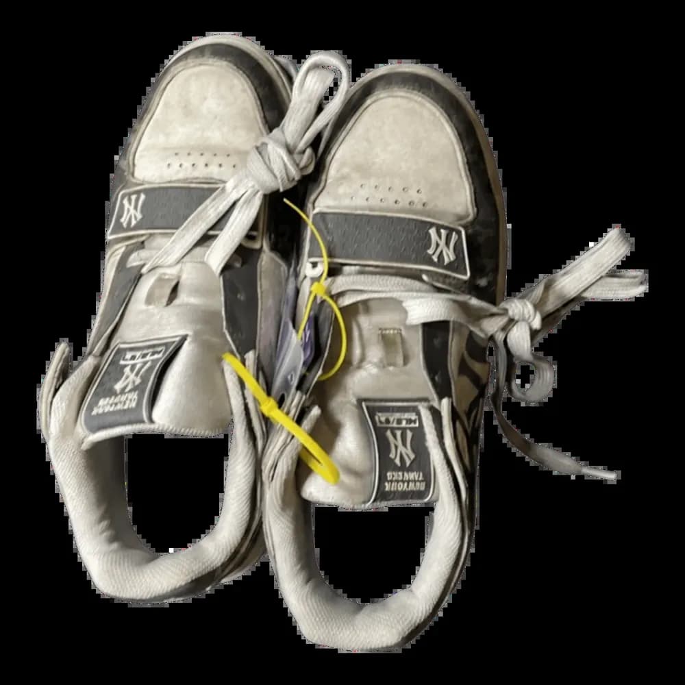 Sneaker MLB bám bẩn trước khi vệ sinh giày tại EXTRIM