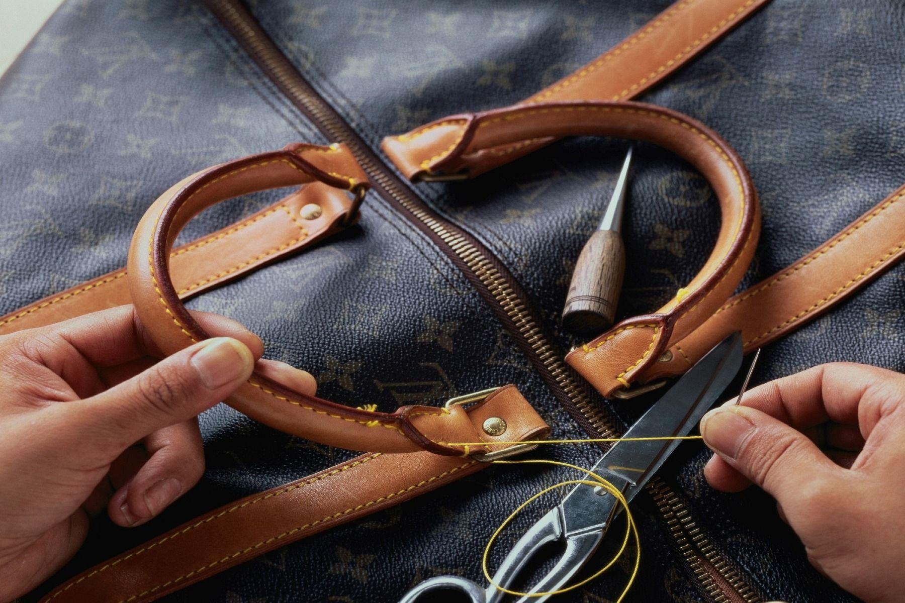 Bật mí 4 cách sửa dây đeo túi xách ai cũng có thể thực hiện ngay tại nhà