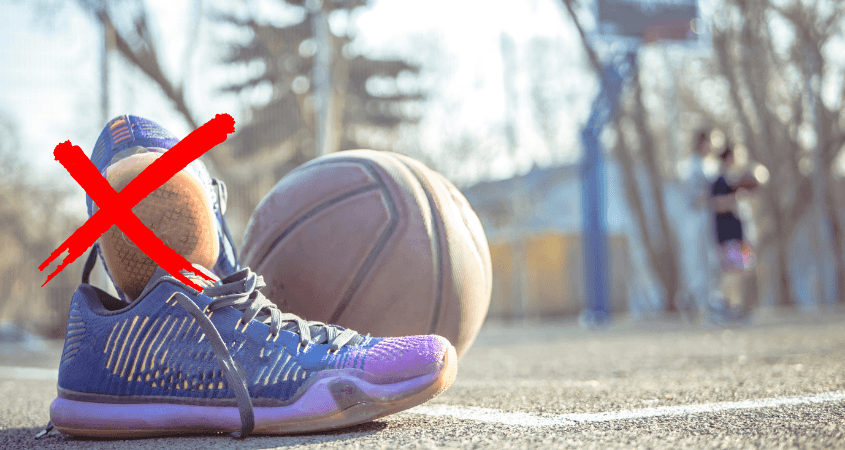 Làm thế nào để làm sạch giày bóng rổ