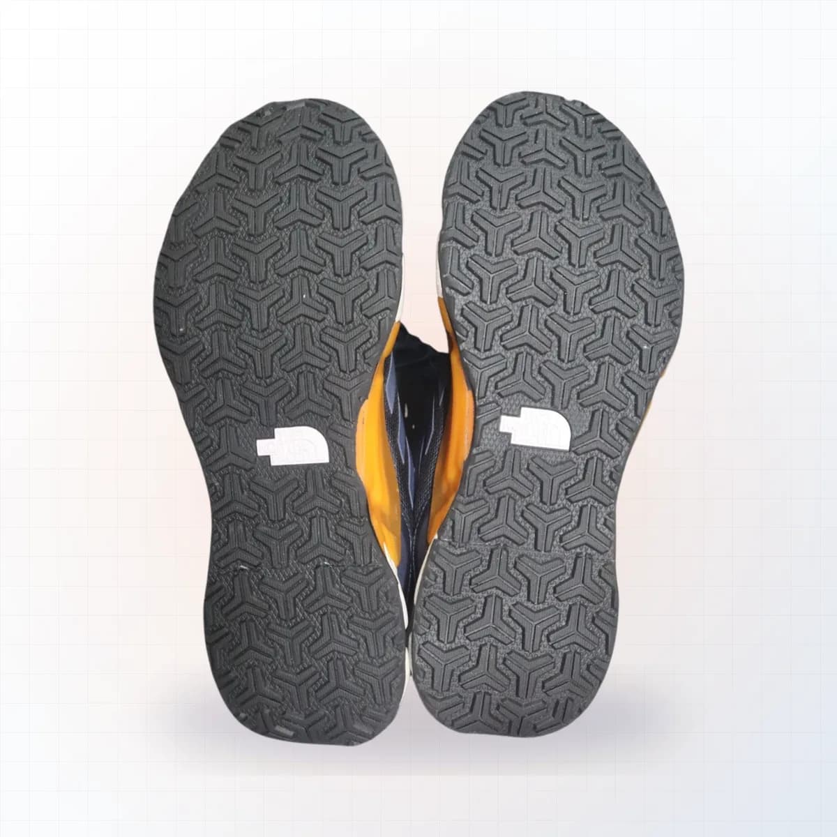 The North Face sneaker mặt đế trước khi xử lý tại EXTRIM