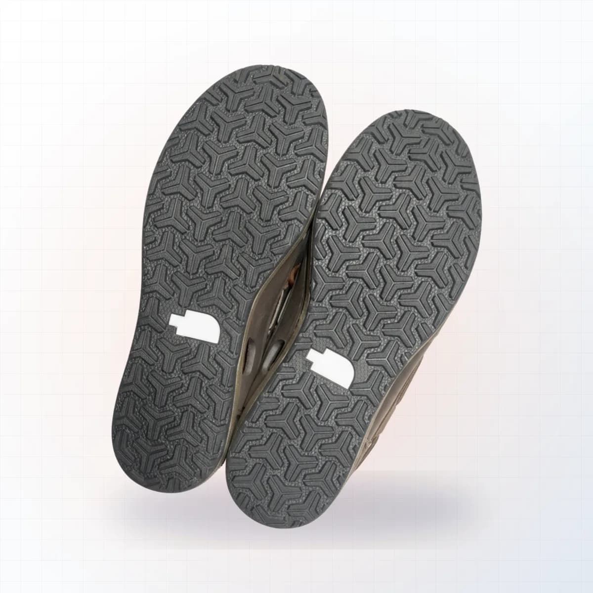 The North Face sneaker mặt đế trước khi xử lý tại EXTRIM