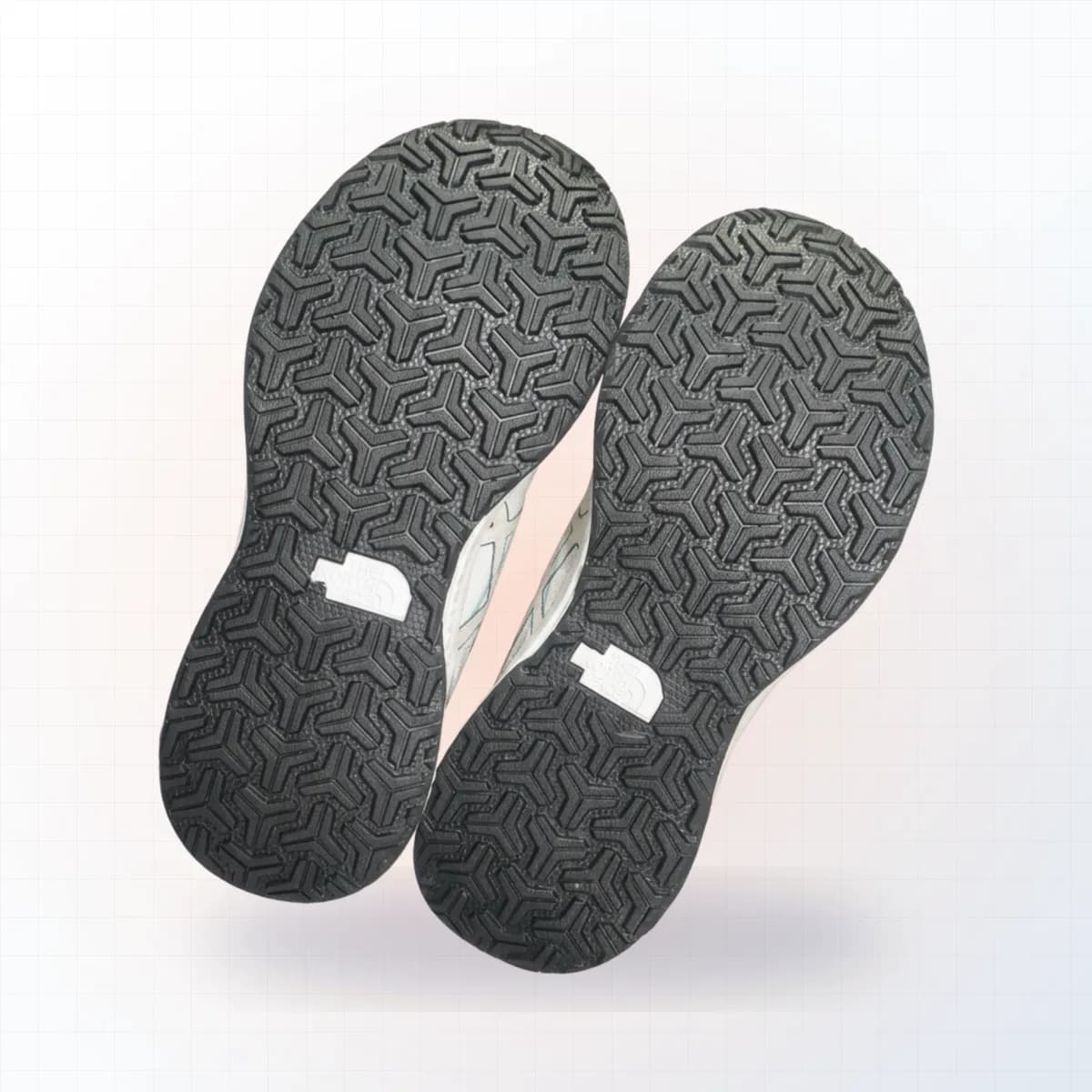 The North Face sneaker mặt đế trước khi xử lý tại EXTRIM