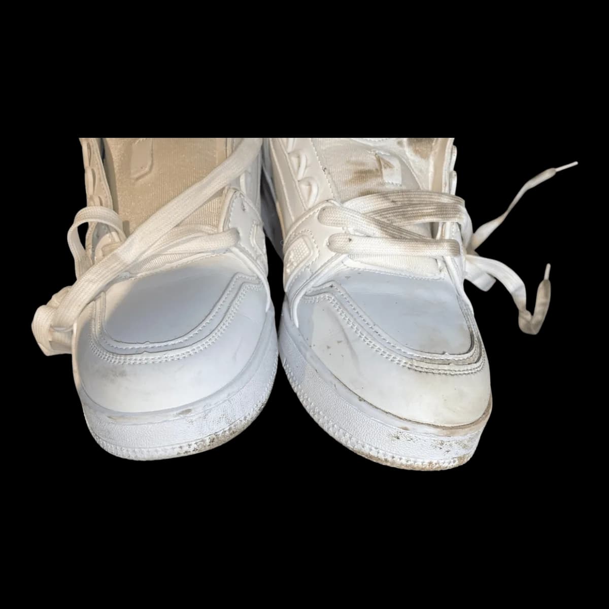 Sneaker Louis Vuitton — Vệ sinh chuyên sâu (trước)