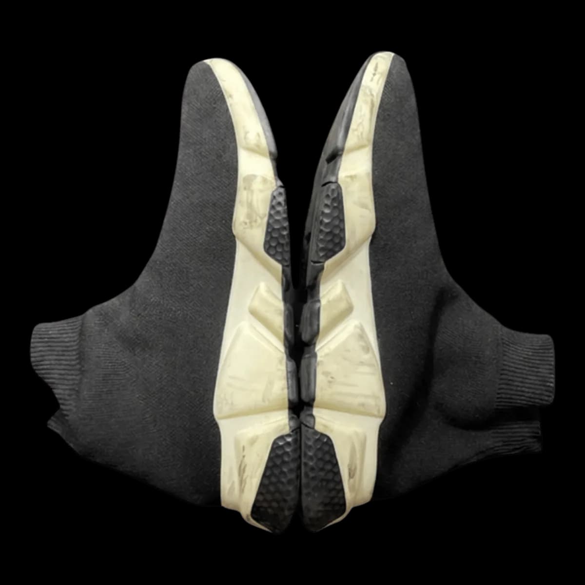 Sneaker Balenciaga — Vệ sinh mặt đế & thân giày (trước)