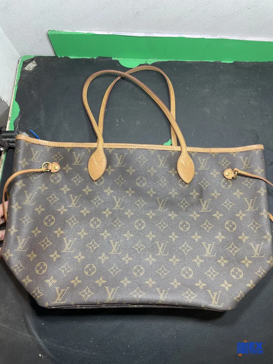 Túi xách Louis Vuitton trước khi chăm sóc và phục hồi tại EXTRIM