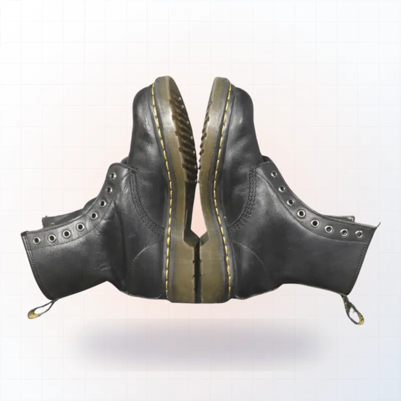 Dr Martens — Color restoration and repaint (before)
