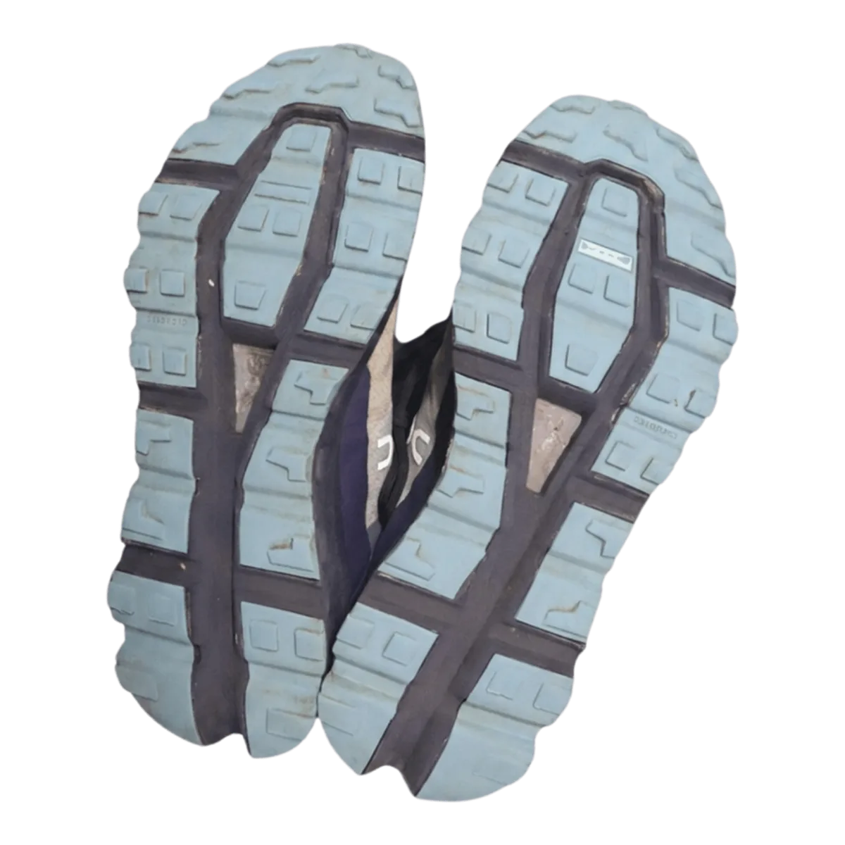Đế giày sneaker ON sạch sẽ sau khi vệ sinh chuyên sâu.