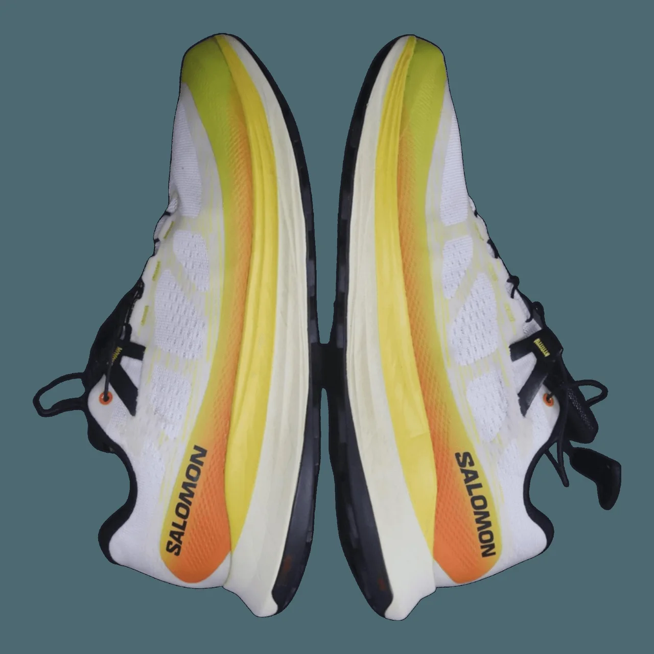 Sau khi spa giày chuyên sâu tại EXTRIM: Salomon Ultra Glide 2 trắng-vàng-cam hoàn thiện sạch đẹp