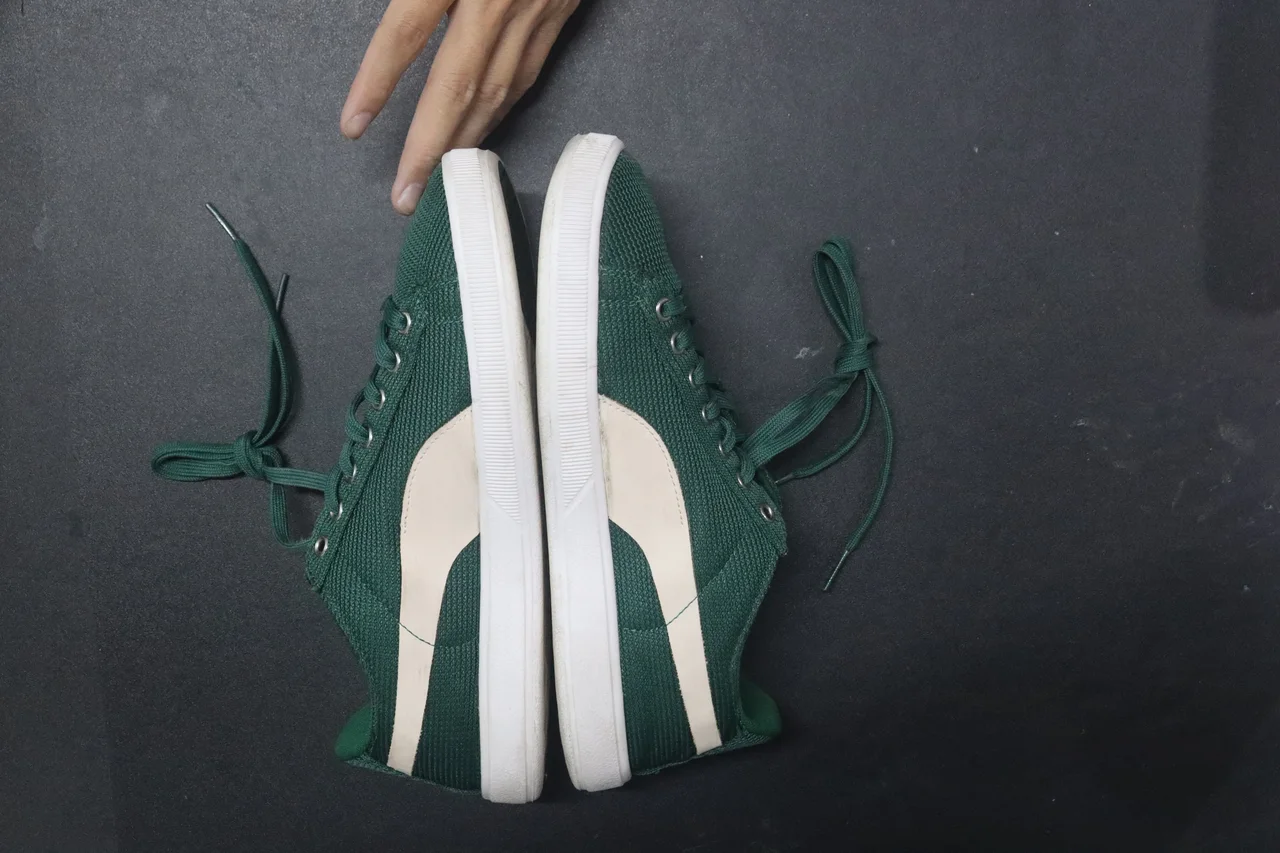 Sau khi spa phục hồi giày da lộn tại EXTRIM: Puma Suede xanh lá hoàn thiện sạch đẹp