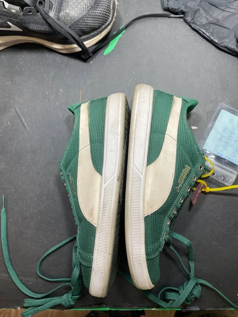 Trước khi spa phục hồi giày da lộn: Puma Suede xanh lá (Puma Suede xanh lá (da lộn))
