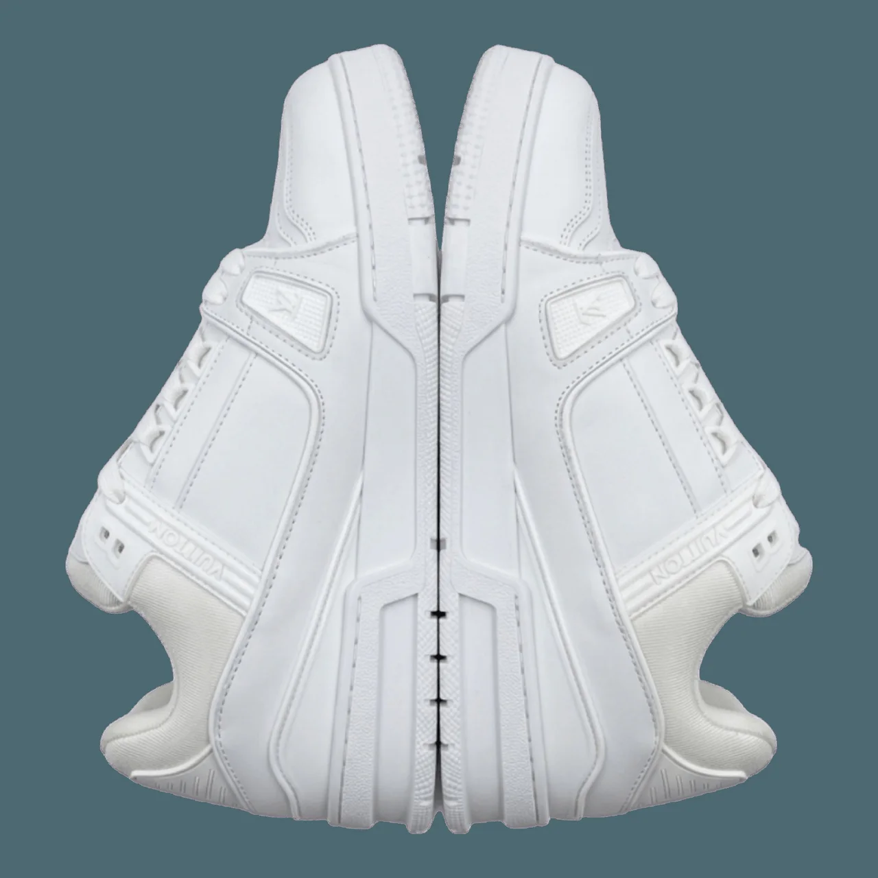 Sau khi spa giày hiệu cao cấp tại EXTRIM: Louis Vuitton LV Trainer trắng hoàn thiện sạch đẹp
