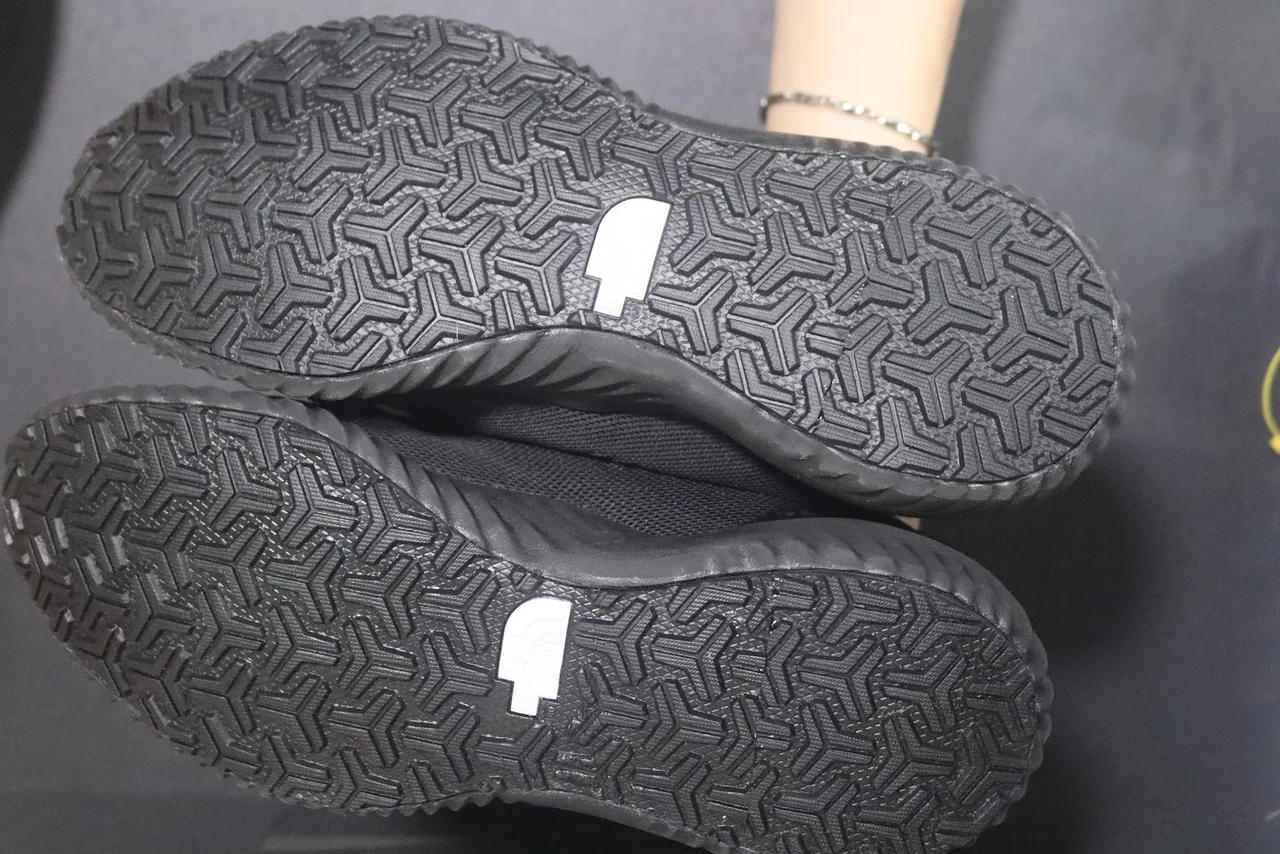 Sau khi ốp mặt đế cao su chống trượt tại EXTRIM: Ốp Mặt Đế - TNF Đen - Adidas (119350/2899) hoàn thiện sạch đẹp