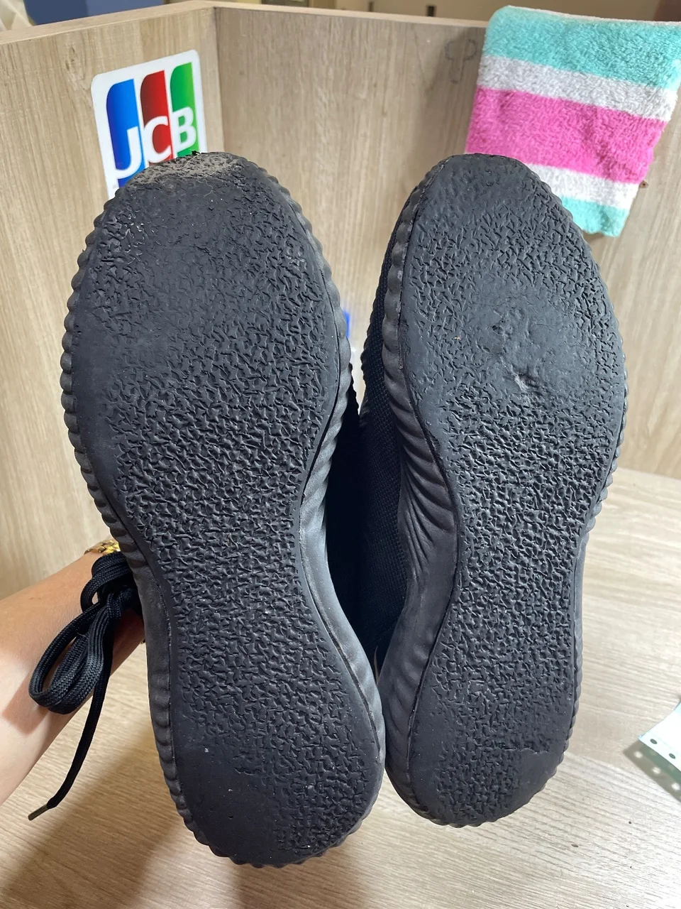 Trước khi ốp mặt đế cao su chống trượt: Ốp Mặt Đế - TNF Đen - Adidas (119350/2899) (Bám bẩn toàn bộ thân giày, đế giày. Đế giày mòn nhẹ.)
