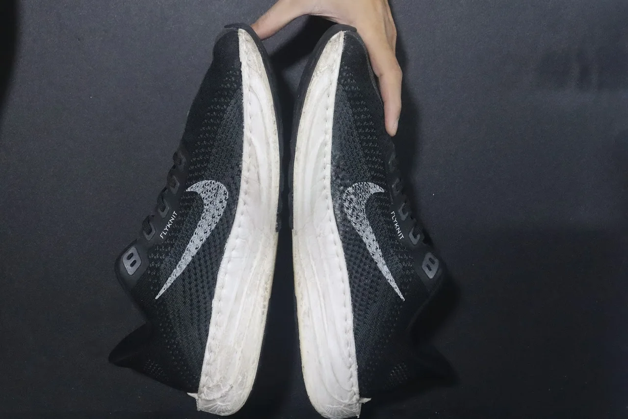 Sau khi dán đế toàn bộ & khâu may đế giày tại EXTRIM: Dán Đế Lớn + Khâu Viền Đế - Nike (119426/1258) hoàn thiện sạch đẹp
