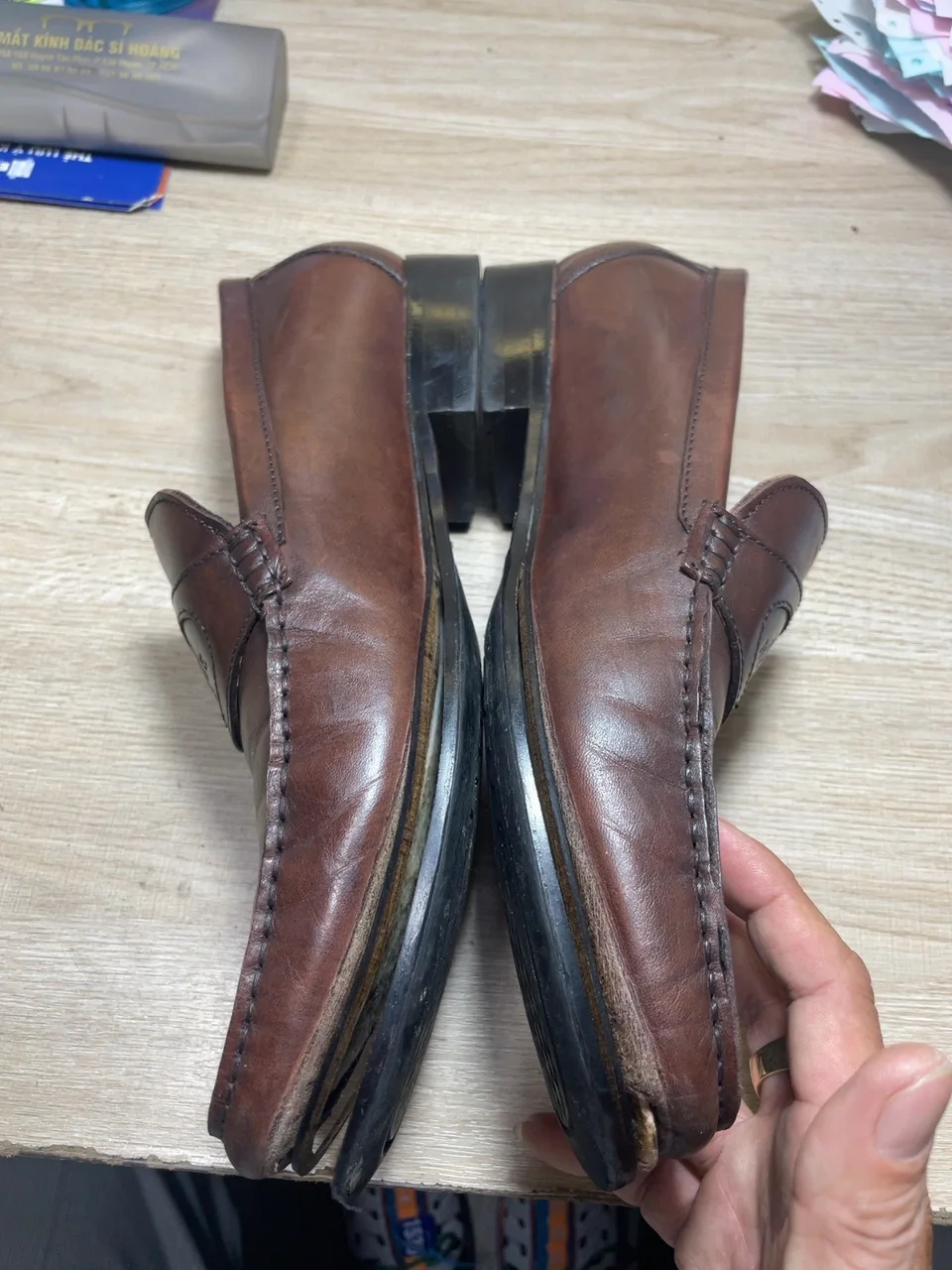 Trước khi dán đế toàn bộ & khâu may đế giày: Dán Đế Lớn + Khâu Mặt Đế - Hermès (119091/2265) (Bám bẩn - Ố - Hở keo đế - Mòn đế)