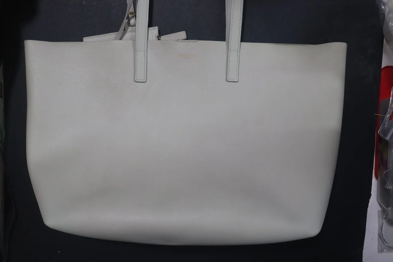 Sau khi sửa chữa & phục hồi túi xách tại EXTRIM: Sửa Thân Túi - Thẩm Mỹ (Vừa) - Túi Xách Tote (115937/2306) hoàn thiện sạch đẹp
