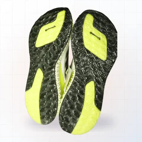 Adidas sneaker mặt đế hình thực tế tại EXTRIM