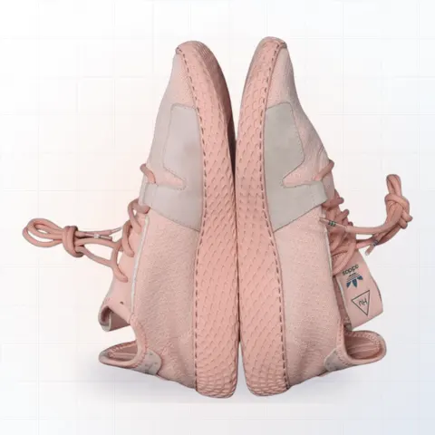 Sneaker Adidas sau khi khâu may dán đế tại EXTRIM.