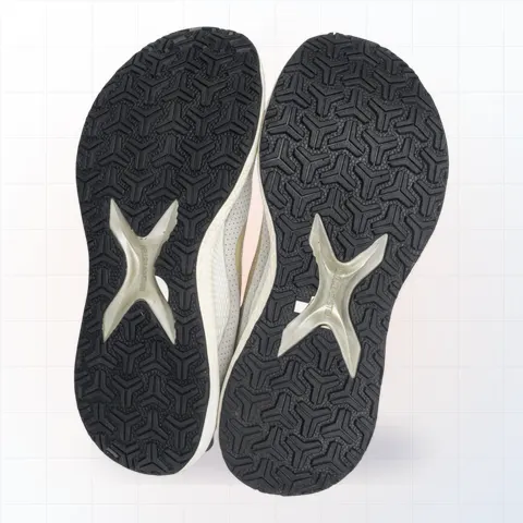 Adidas sneaker mặt đế sau khi hoàn thiện tại EXTRIM