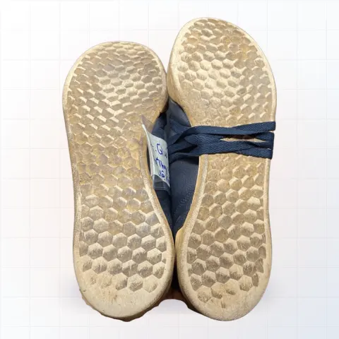 EXTRIM sneaker mặt đế trước khi xử lý tại EXTRIM