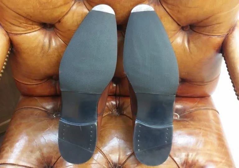 Cách Bảo Vệ Đế Giày Từ Sớm — Thói Quen Nhỏ Giúp Đế Bền Hơn
