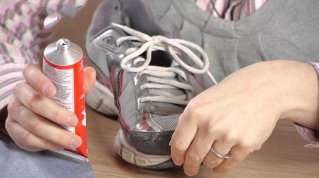 KEO DÁN ĐẾ GIÀY THỂ THAO TỐT NHẤT: SHOE GOO HAY GORILLA?